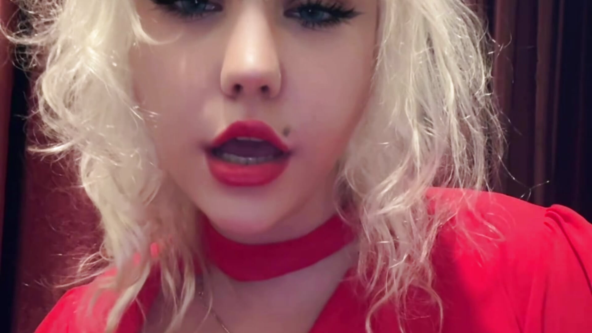 first video - βίντεο μοντέλου KarrenHewins