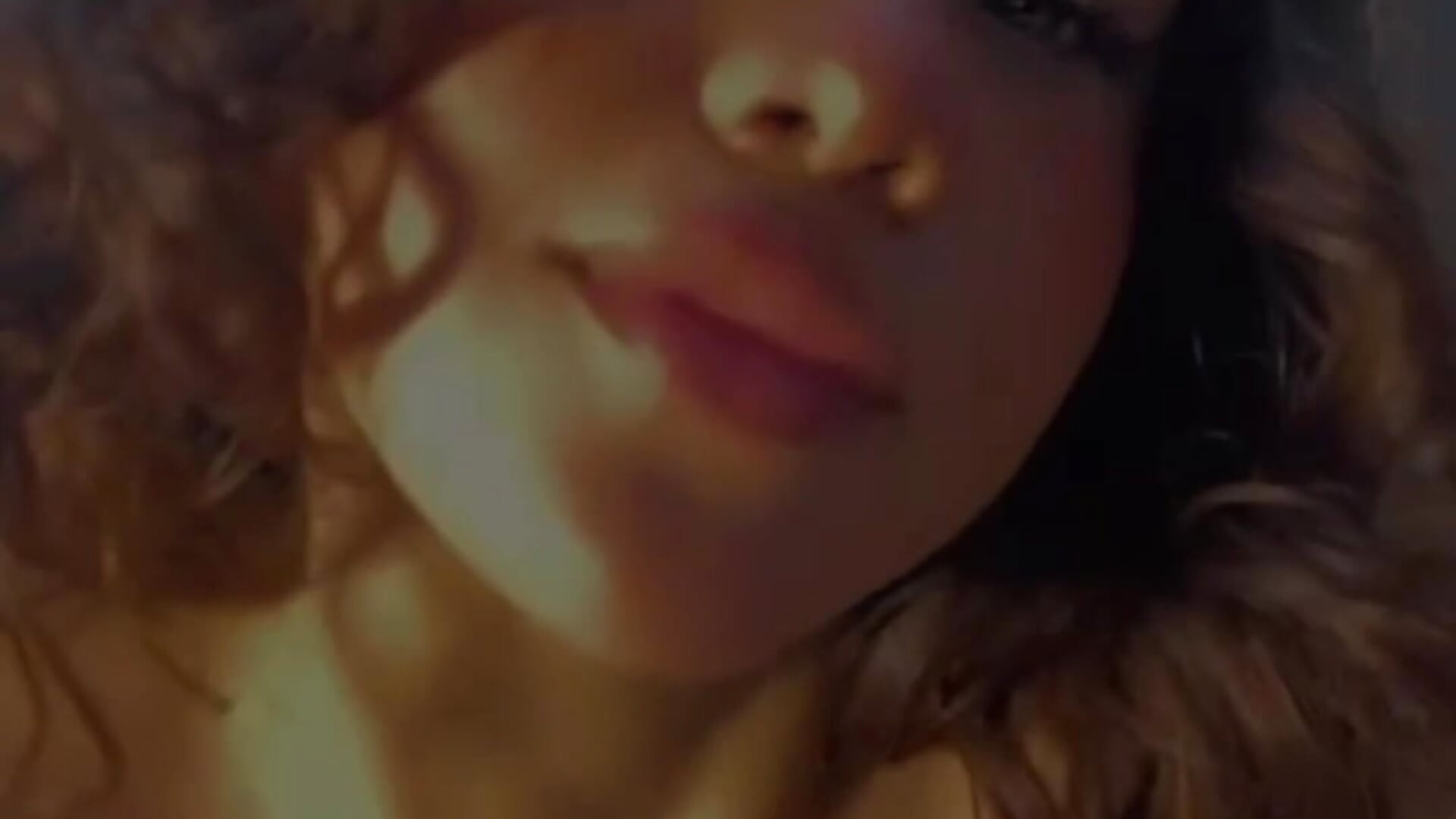 Very sensual and at the same time flirtatious❤️ – video modela na kameri Nova-Zay