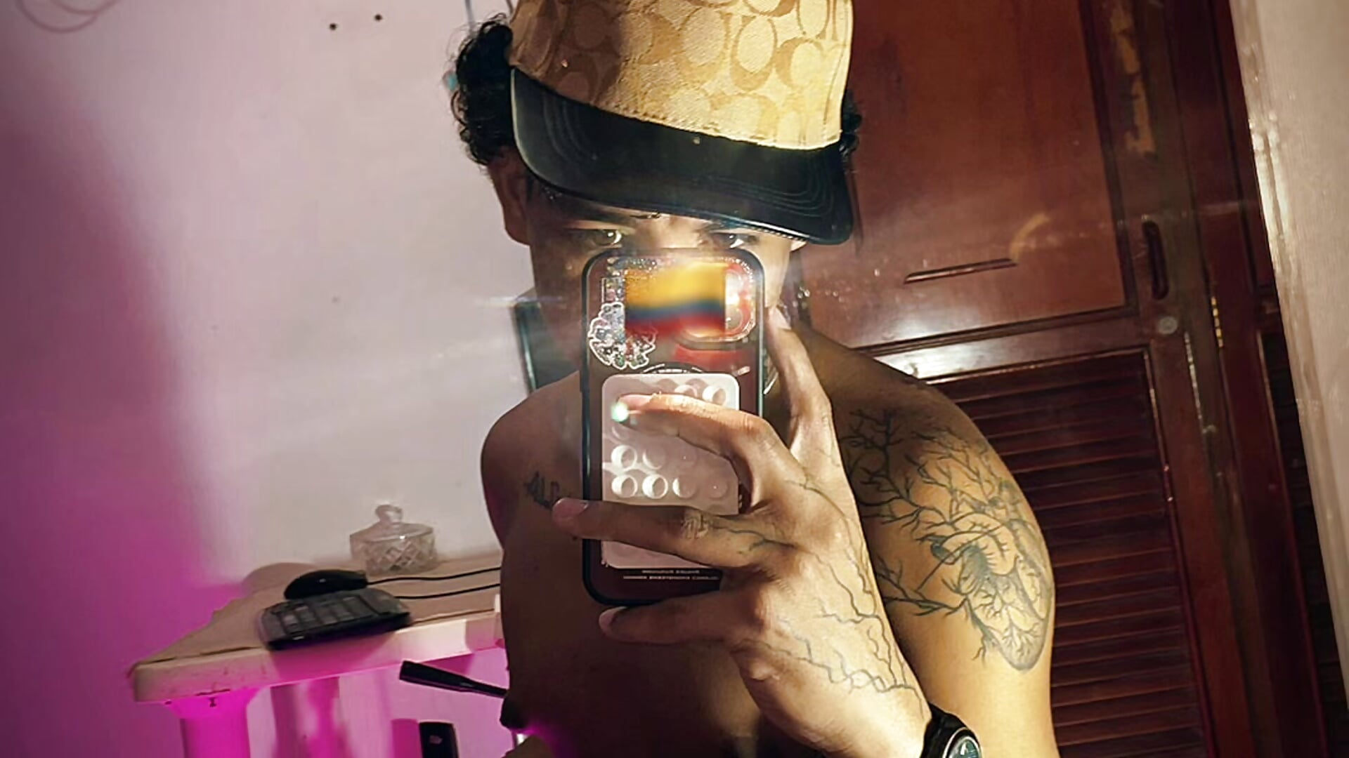 COLOMBIANO🫠 - video av aarom_ cam-modell