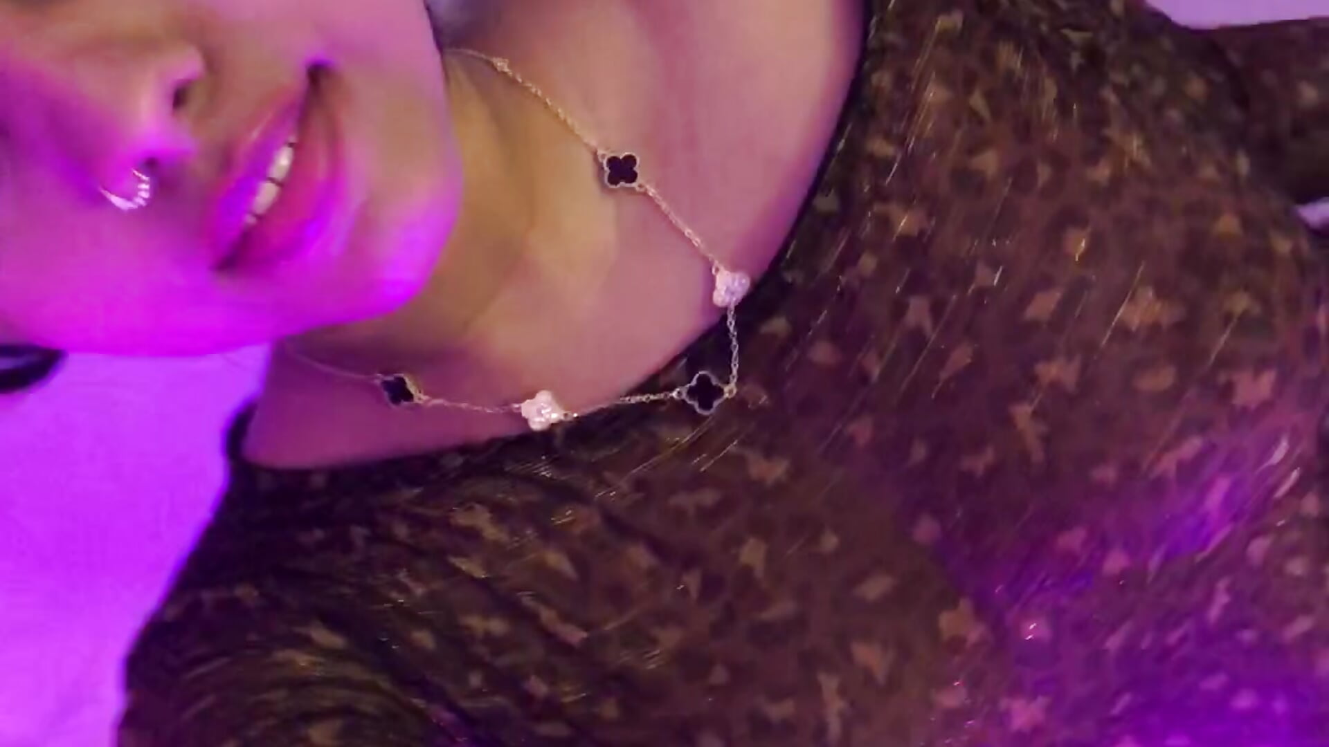 Me sexi - فيديو من valen_petty موديل الكام