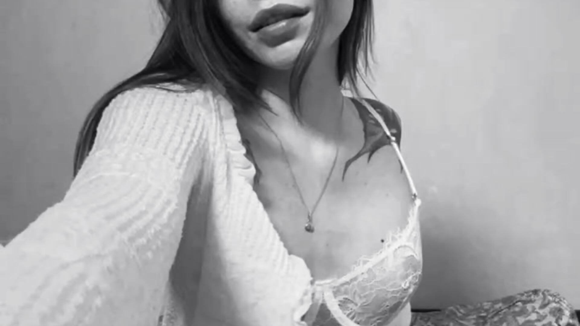 4354102837460104466 – video modela na kameri Wanna_see_uFII