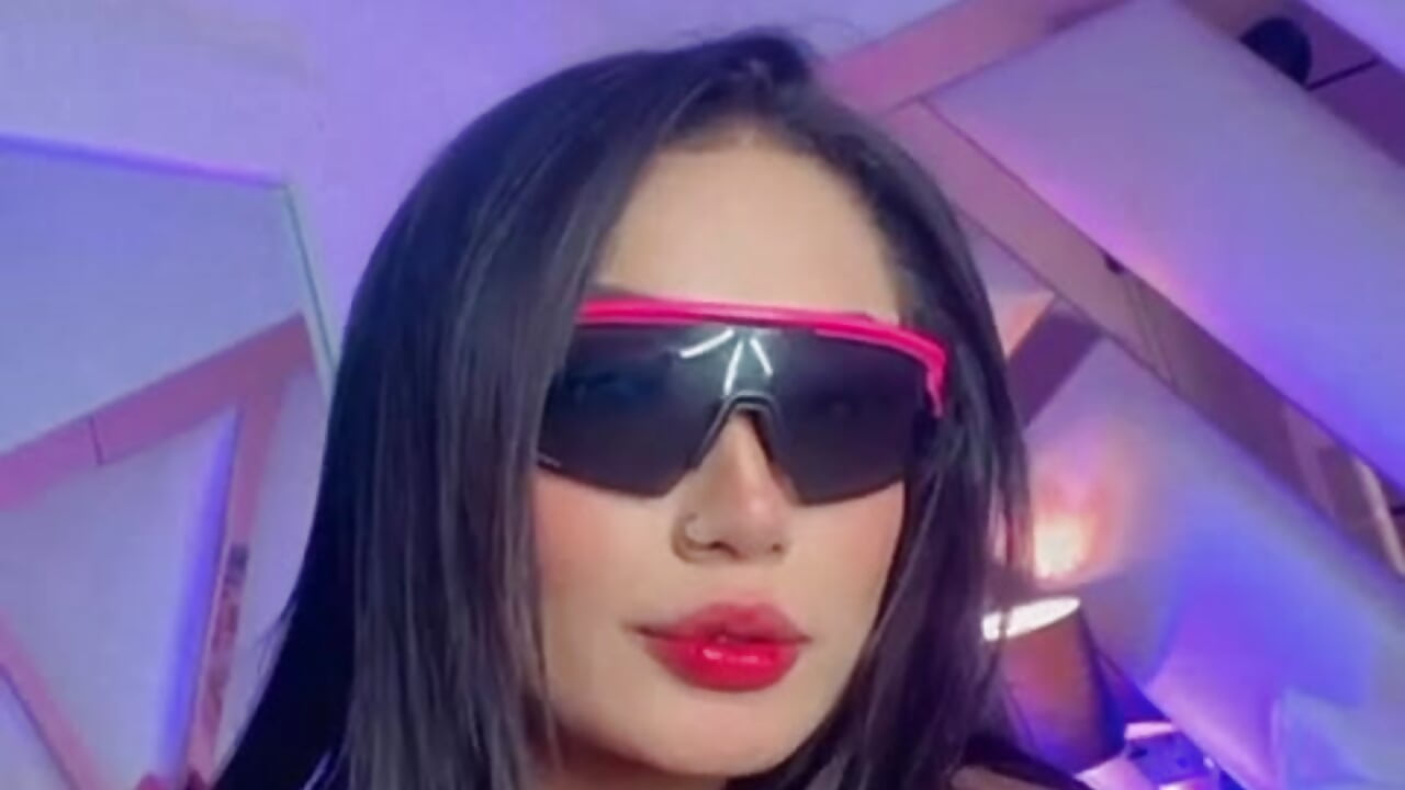 😎 – video modela na kameri AshleyFerreer