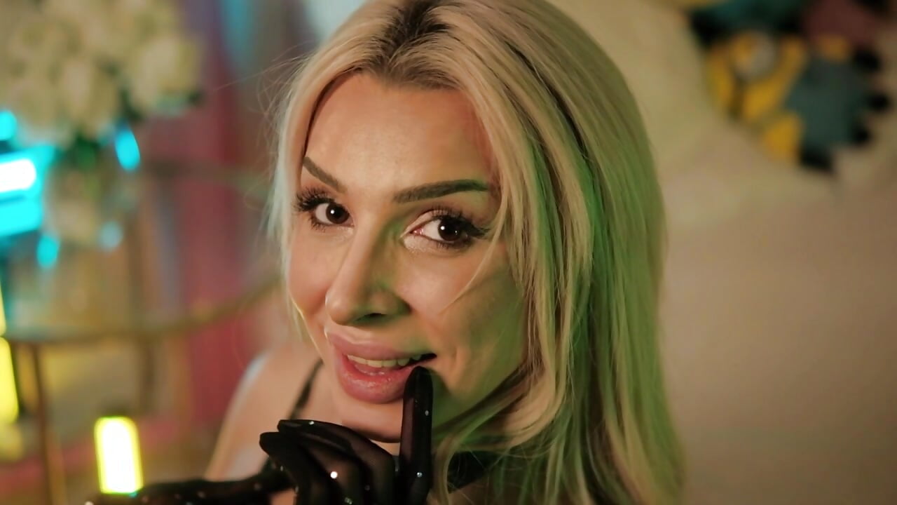 Sweet but naughty 😈 – video af GoldenSinn cam-model