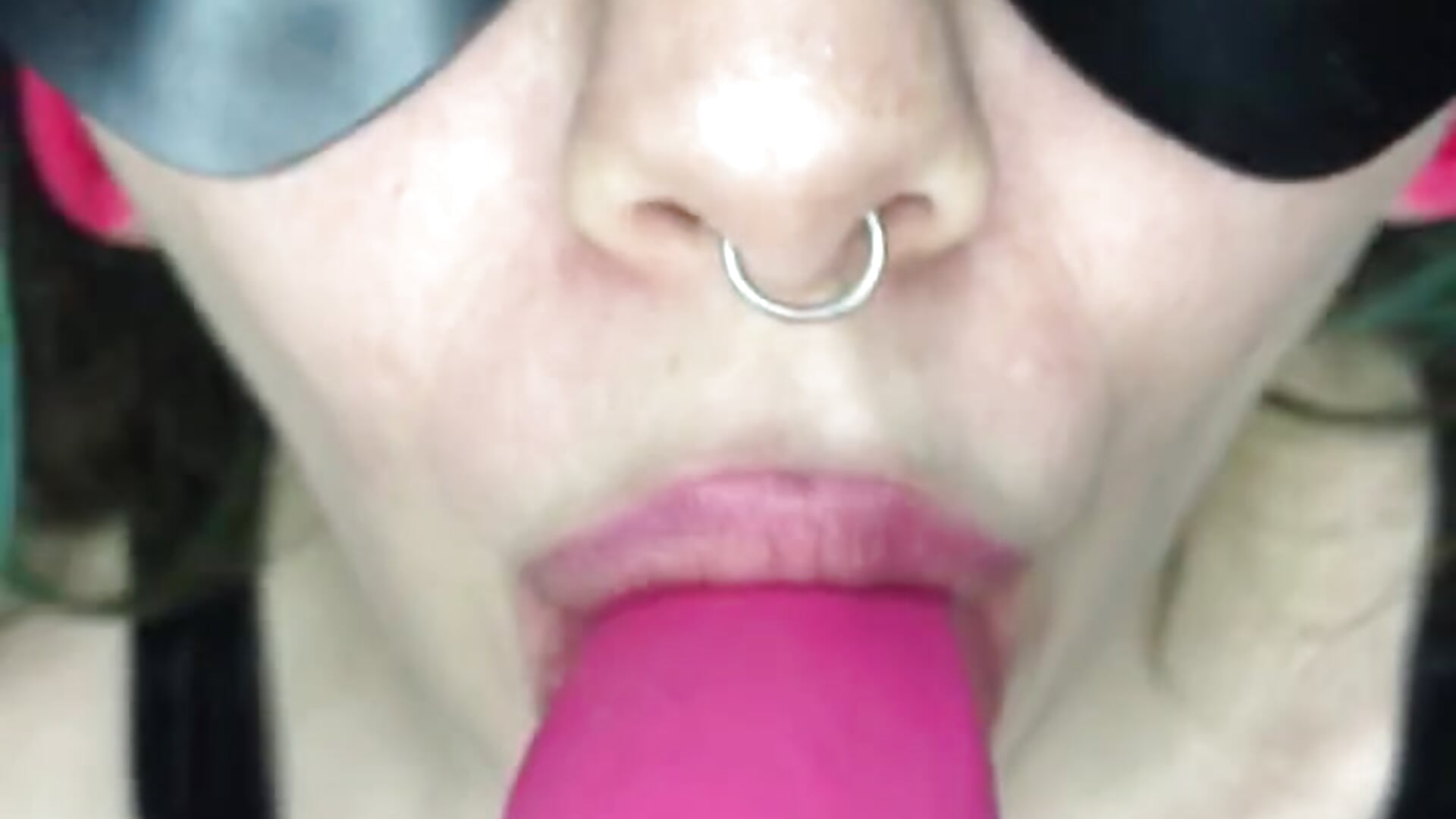 sucking dildo - vídeo de Sansarella modelo de câmara