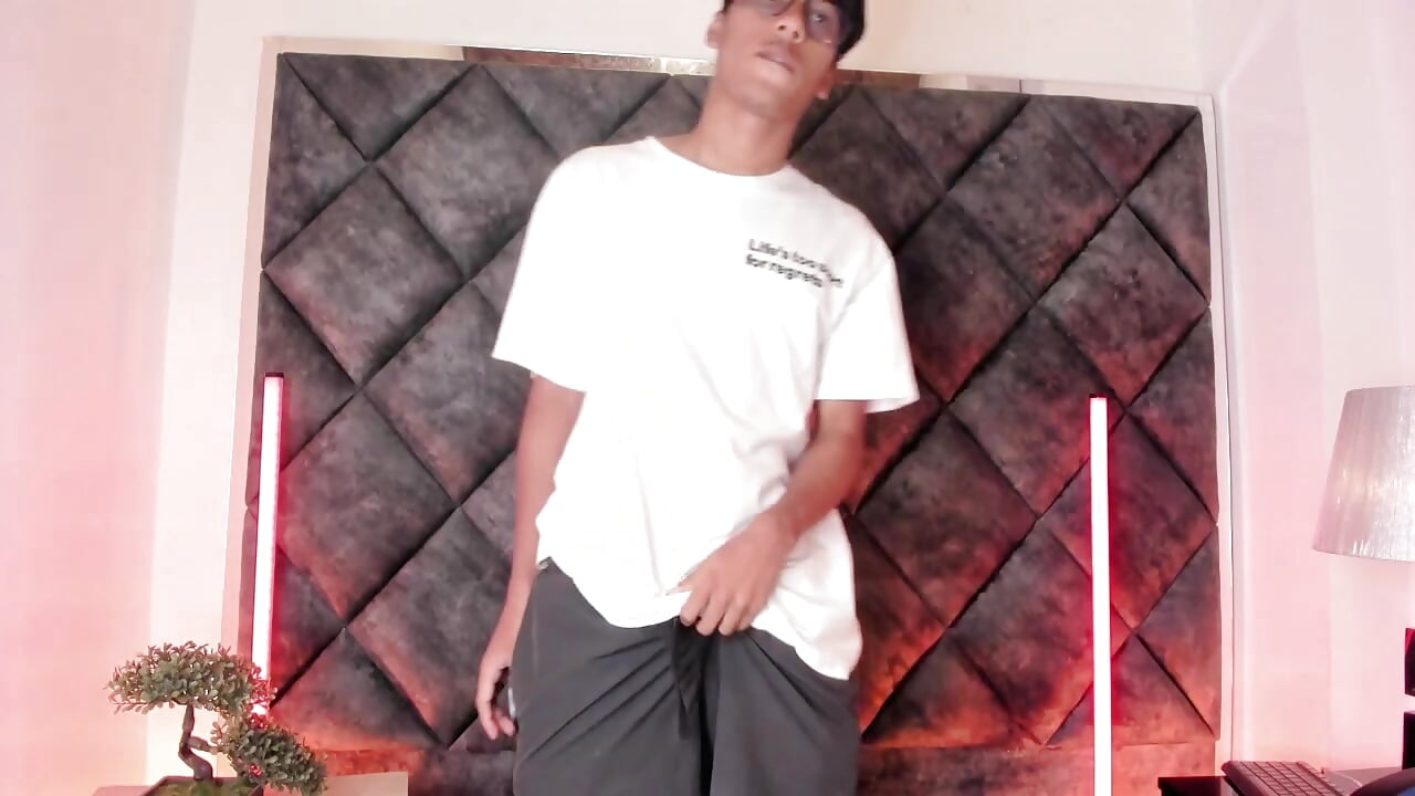 1 (1) - LiamKron adlı kamera modelinin videosu