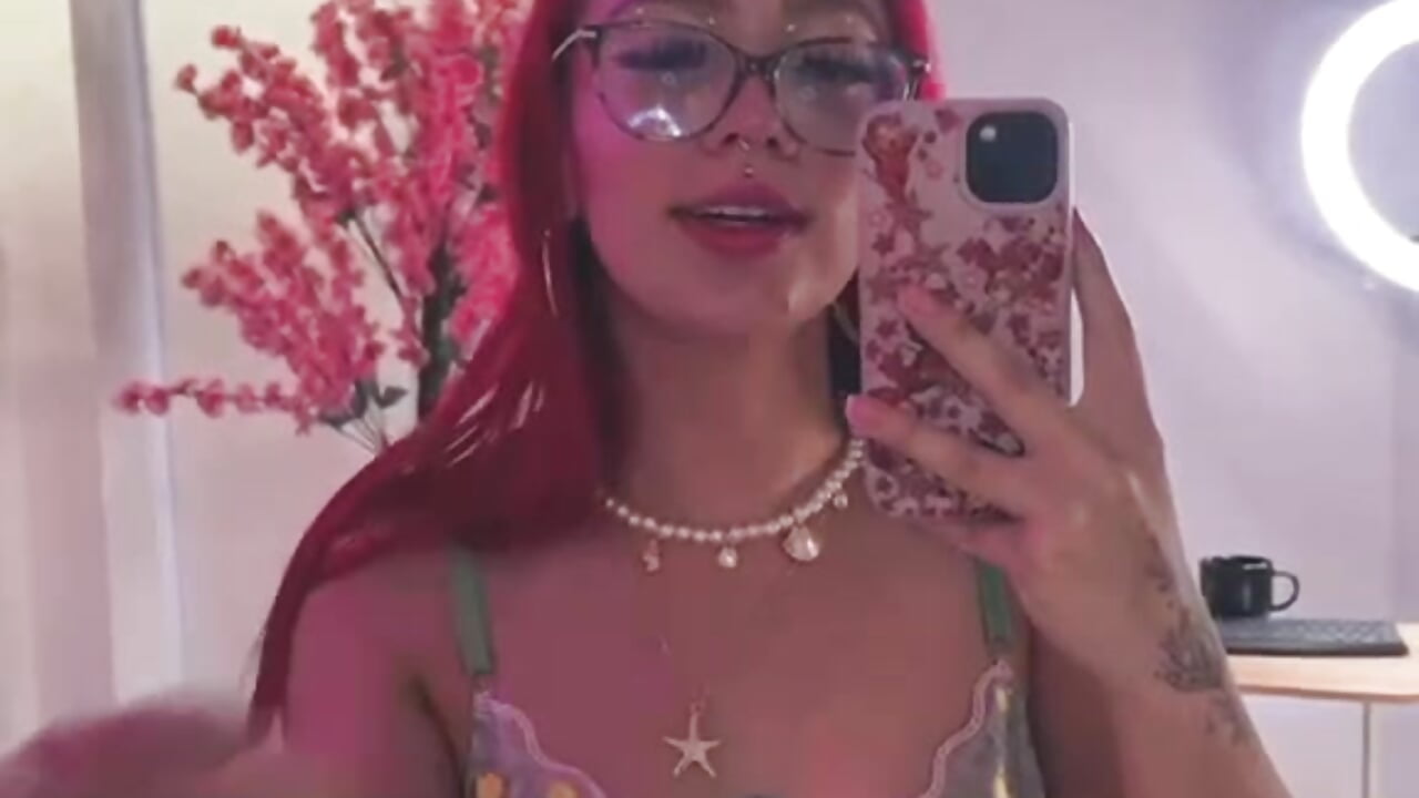 Hey! 🔥😈 - video Amelie_adams kameramallilta