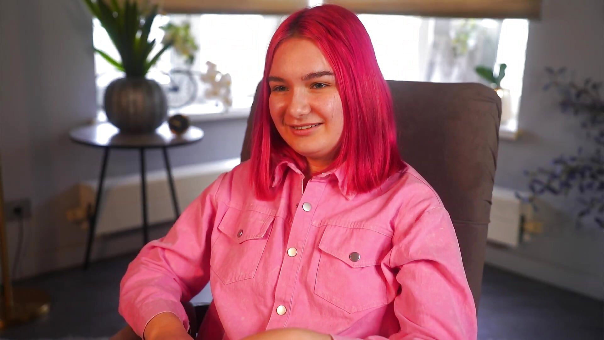 first one - video LindyMekee kameramallilta