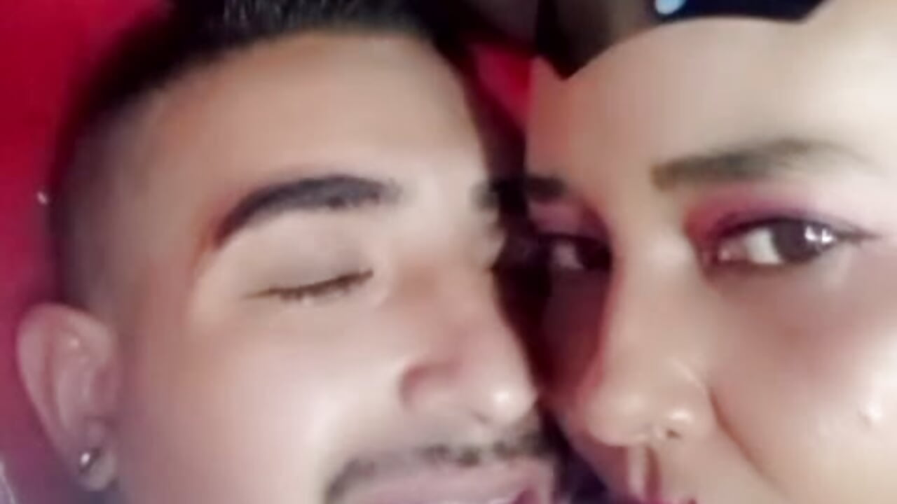 Our chemistry starts here - βίντεο μοντέλου Honey_And_Co