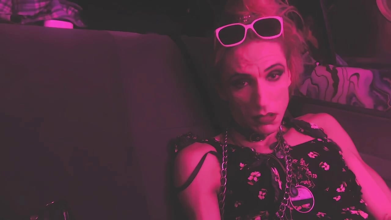 SLUTTy - CautioN: wEird one-> "Let Your Imagination Get Away With You Sometimes" - Roleplay, Surreal – video af TgirlBrat cam-model