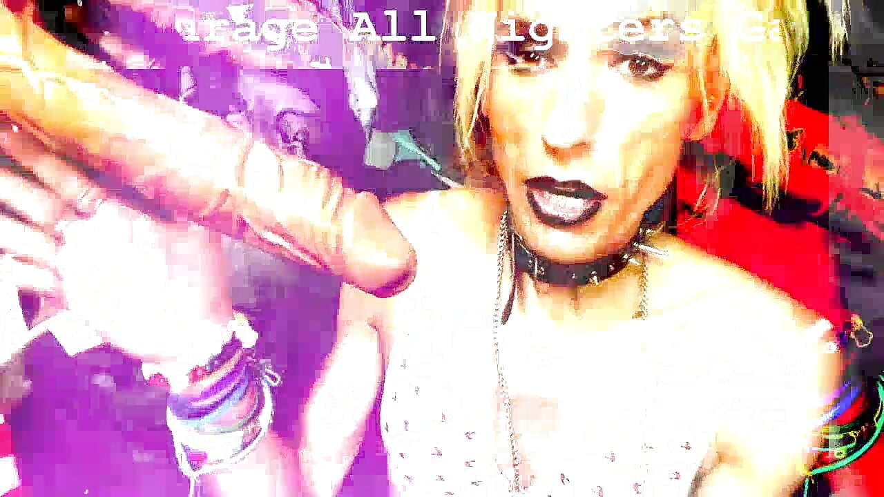 DUMBy - "I'm Gonna Get Murd3red When I'm Walking Home from This Dollar Tree / I Have a Stalker" – video af TgirlBrat cam-model