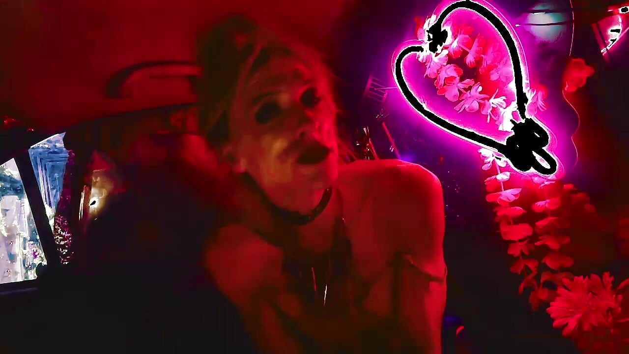 DUMBy/SLUTTy - mE as a DOMMe is...OMFg! nO memoORy of this, jUst foUnd iT, DR^NK AF in this thinG - video di TgirlBrat modella di cam