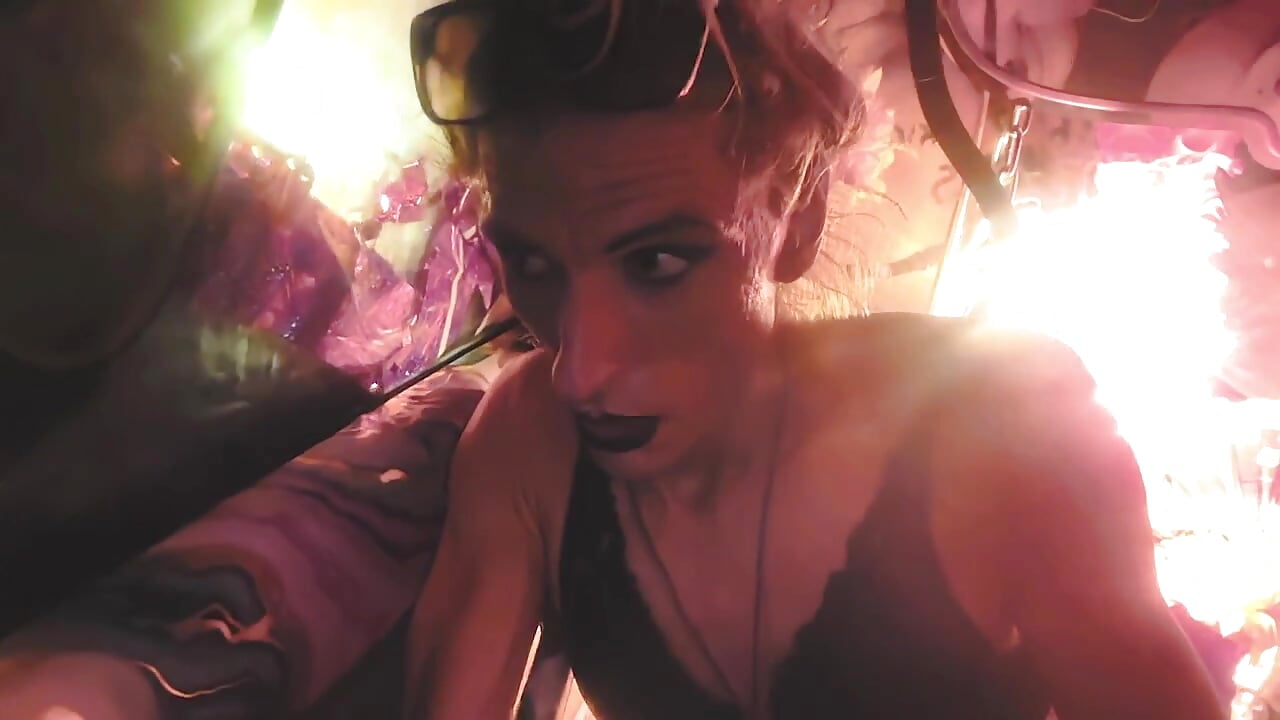 DUMBy "Somebody I Could Sit Around / Things Sound Crazy When You Just Say Things That Aren't Real" – video af TgirlBrat cam-model