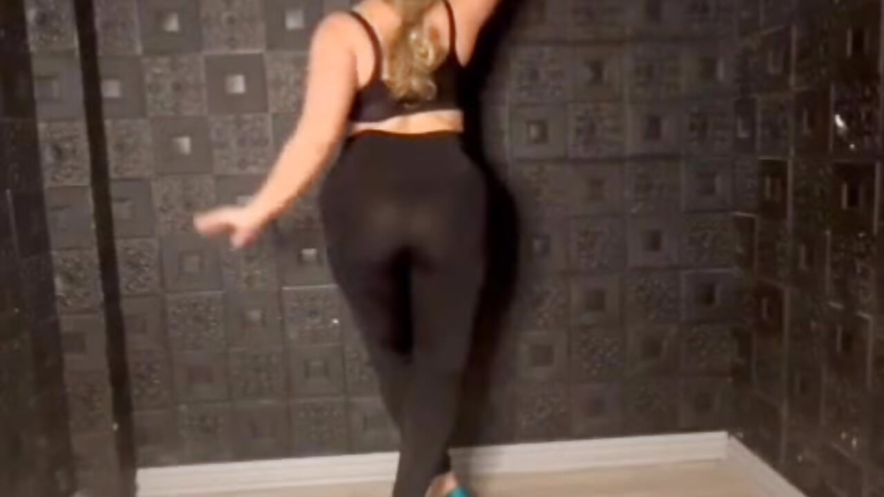 BBW dancing salsa - video SamaraMontero kameramallilta