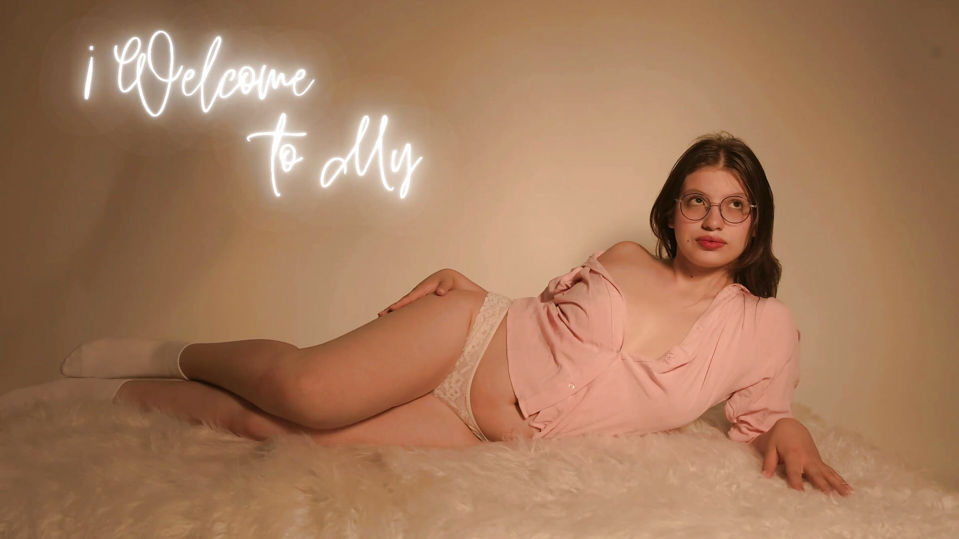 ¡welcome to my room! - video by liiliie_petite cam model