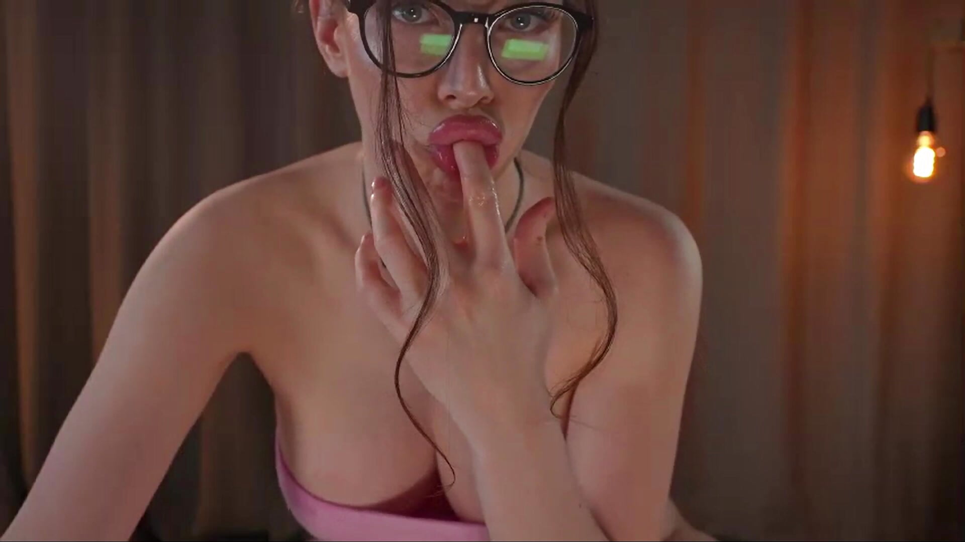 FINGER - KaryCherry adlı kamera modelinin videosu