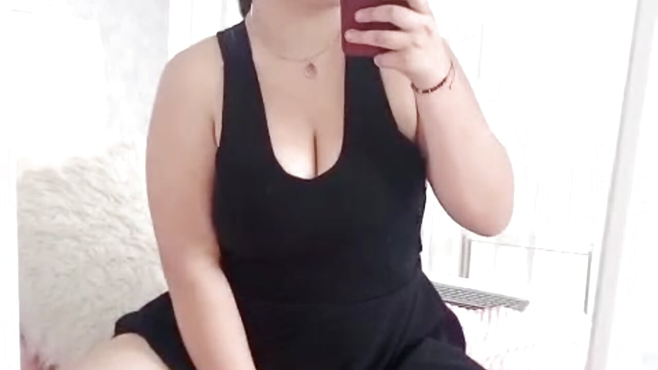 Do you want me to show you more? - video di RoxaneBrown modella di cam