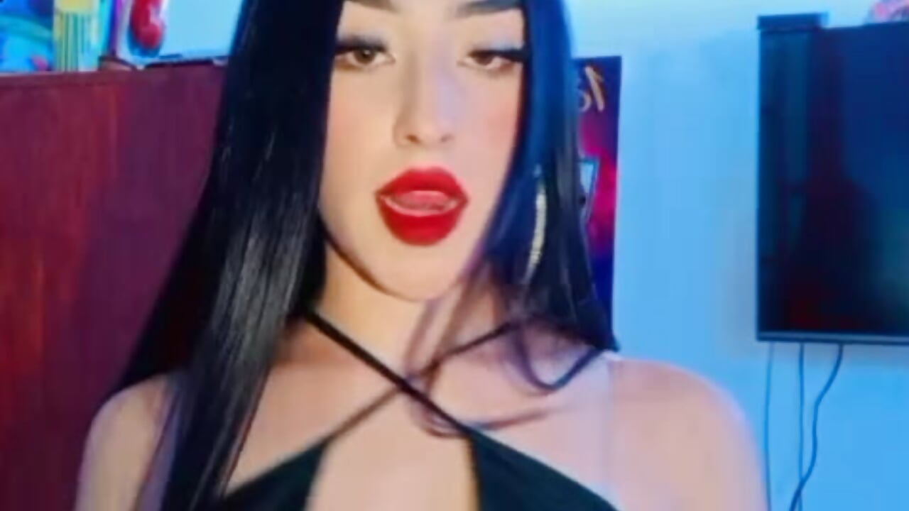 I'm Kimm. Dare to see each other in a more intimate space. - video Kimm_444 kameramallilta