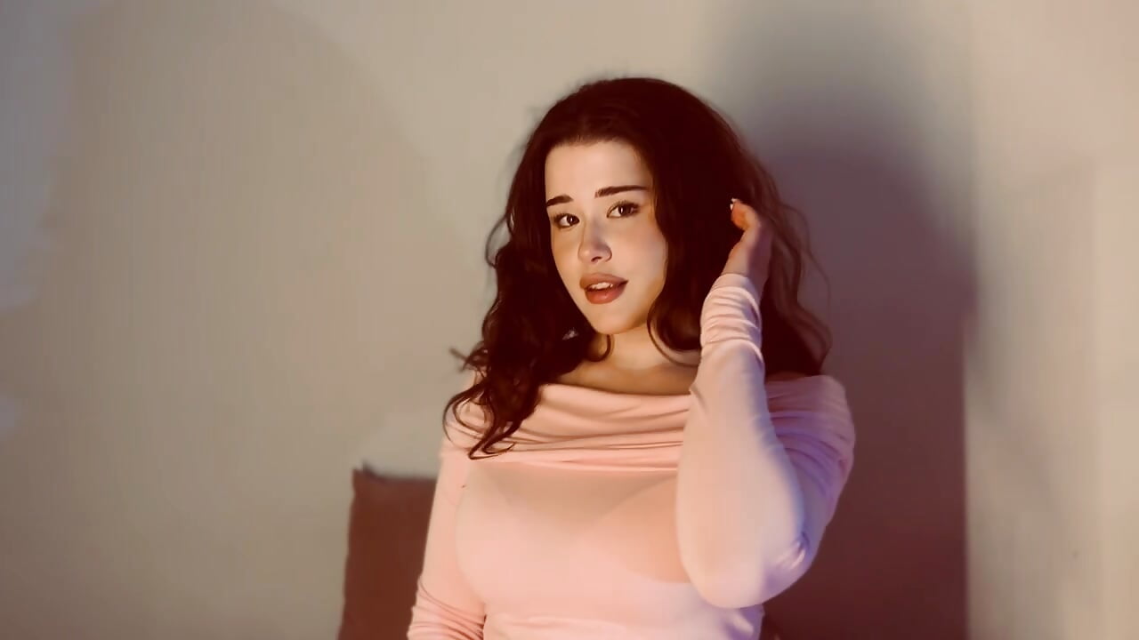 Sensual movements for you - video van ChloeBlisss cam-model