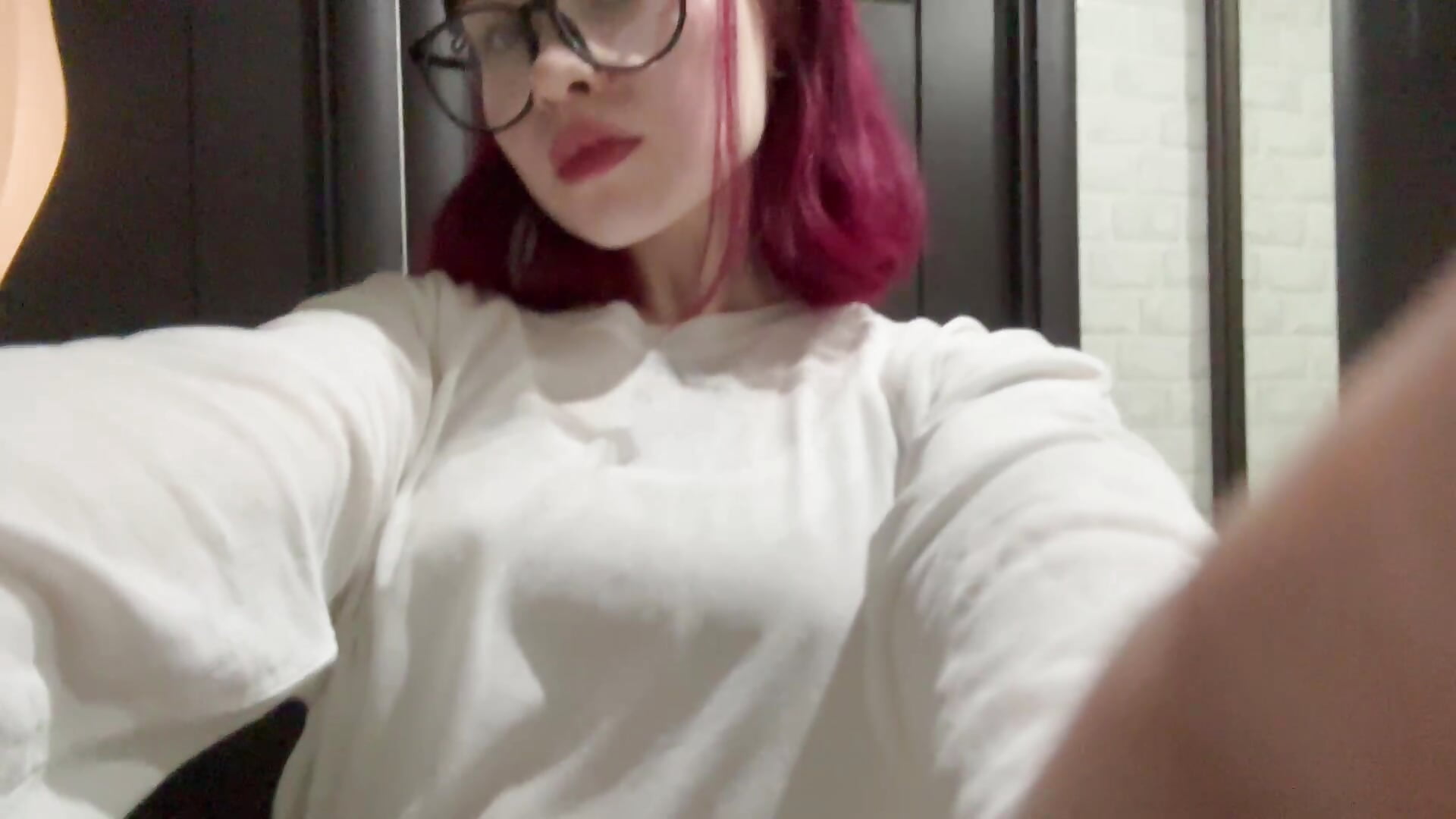 Extremely hot skirt teasing - video RinaIvory kameramallilta