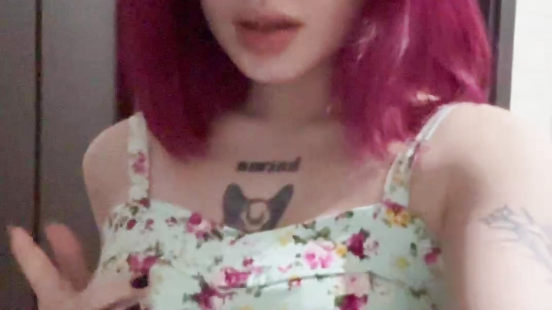 Monro style dress teasing - video RinaIvory kameramallilta