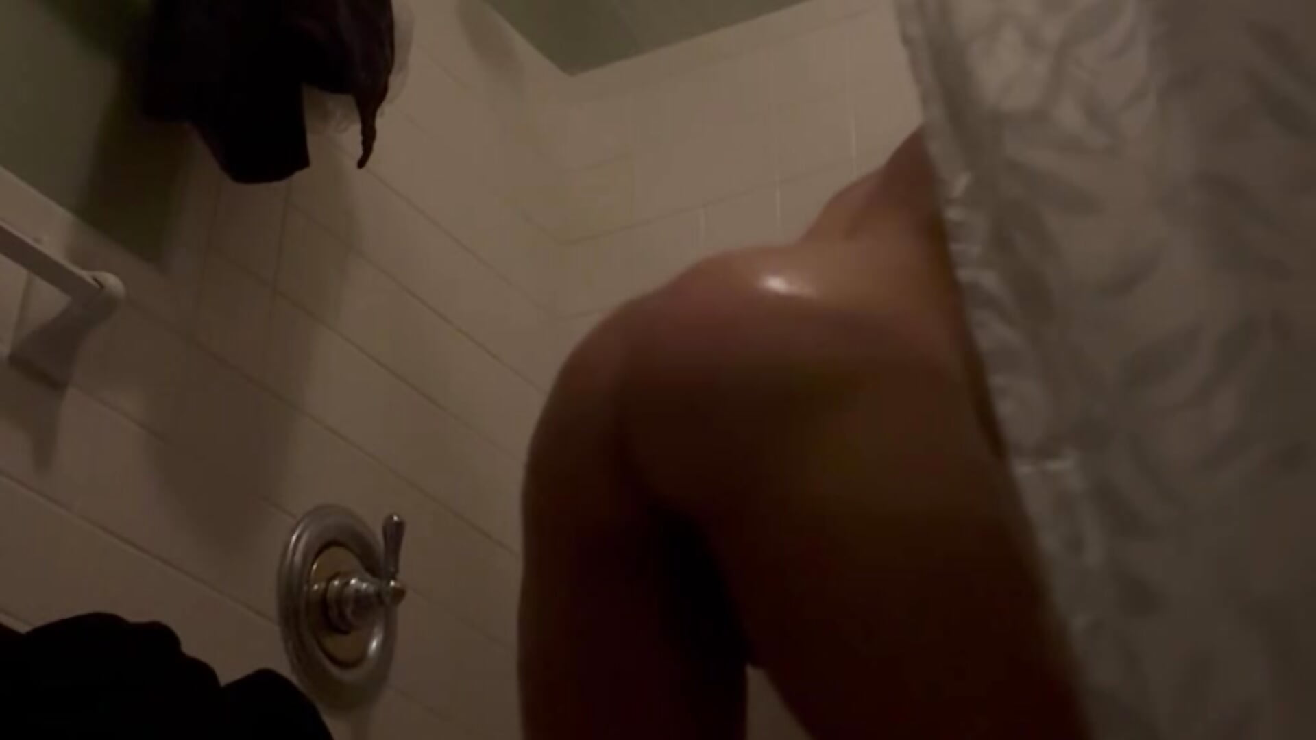 Peek a boo shower fun 🥵 - vidéo du modèle de showcams Joedanlavell