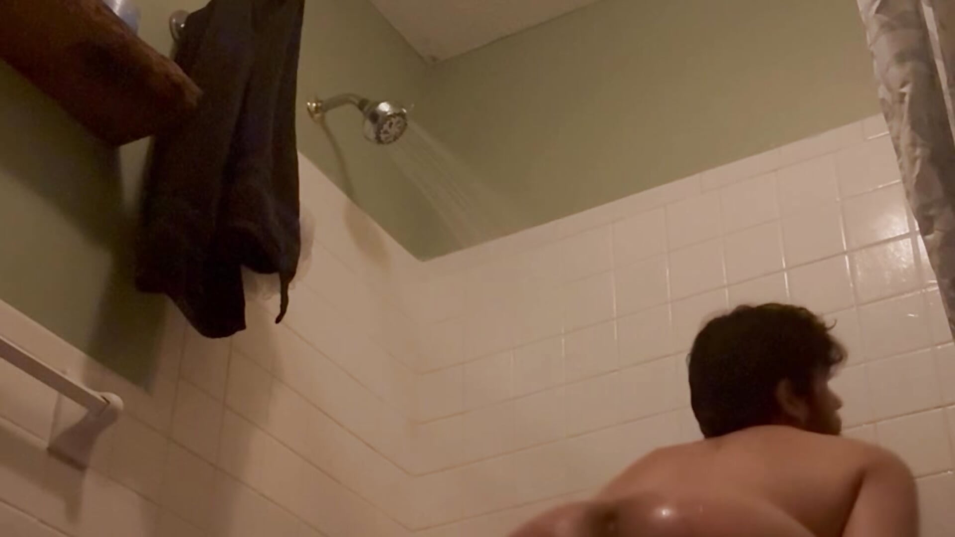 Bent over in the shower waiting for you - vidéo du modèle de showcams Joedanlavell