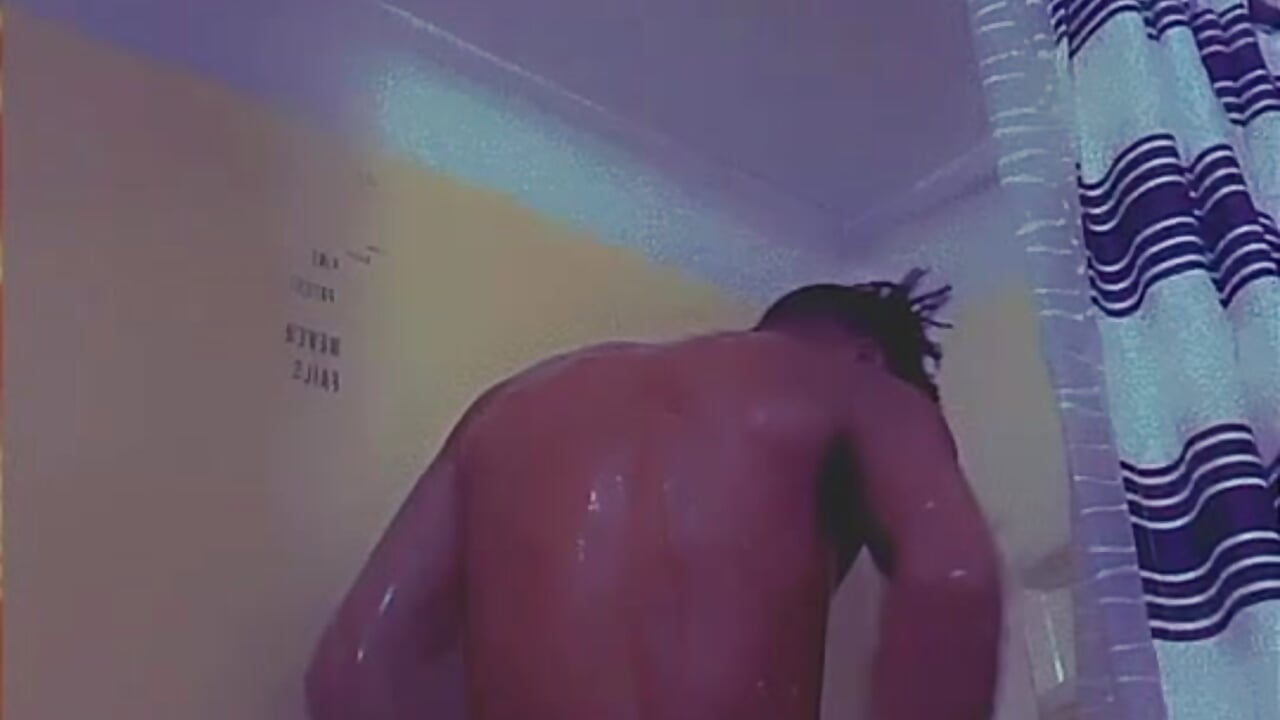 Shower time - відео від вебкаммоделі ljglobalnetwork