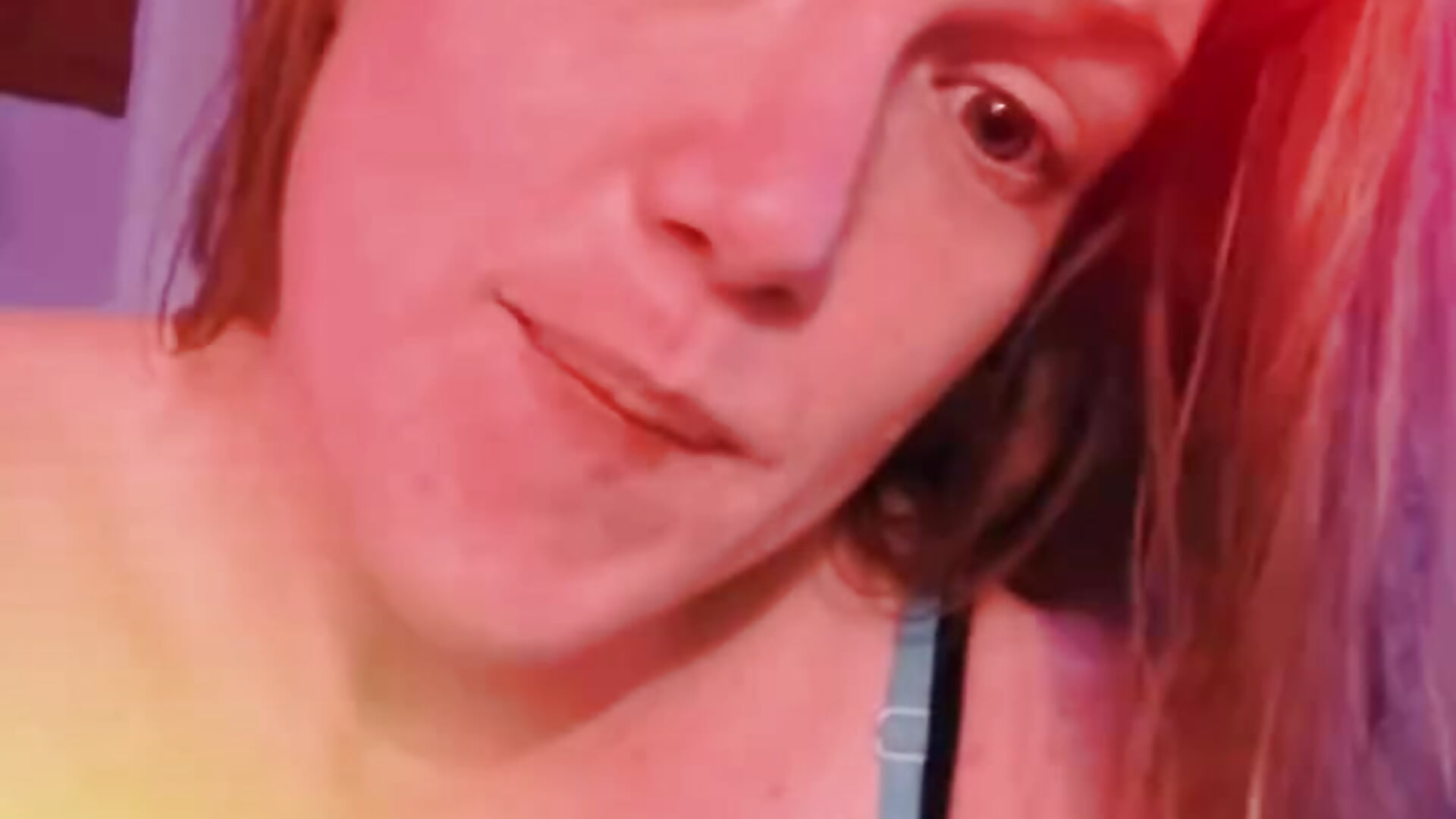 030435C0-121D-41BA-BE8F-63DE4B6109EA – video modela na kameri mommymaddi