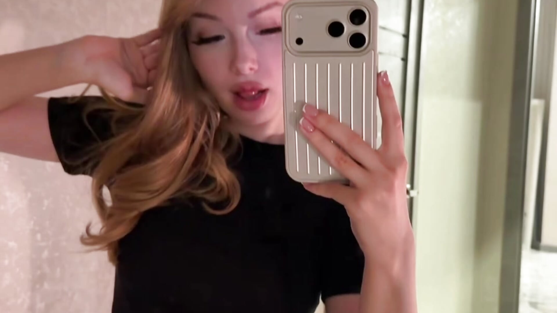 me - ক্যাম মডেল TrouncedIssuer-এর ভিডিও