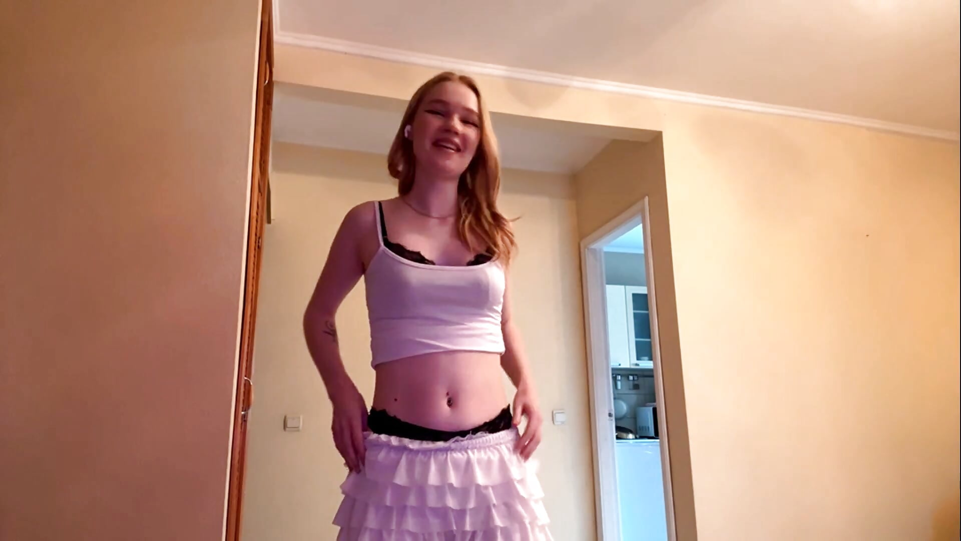 Elegant movements - clip cu PlasaRima model videochat