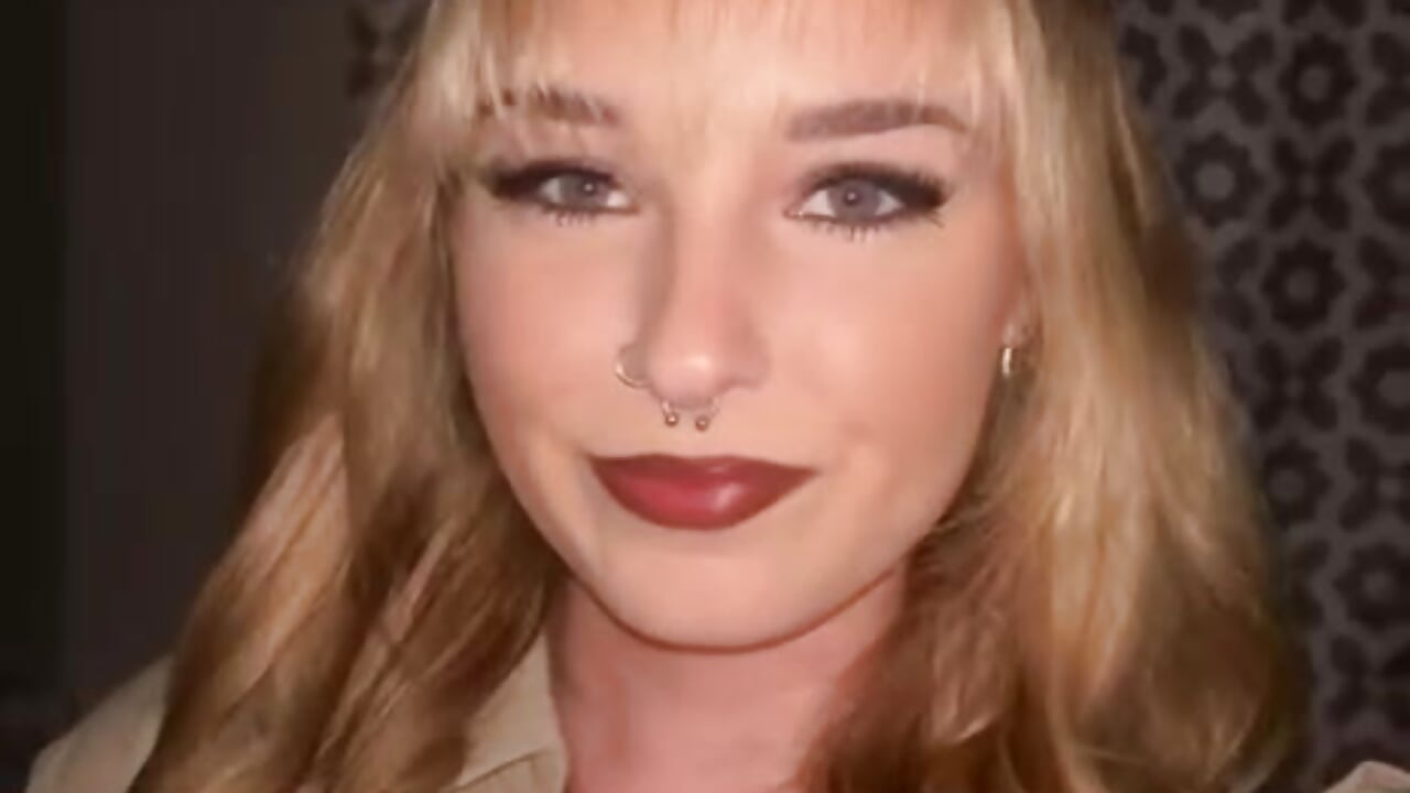 hiiii – video od webkamerové modelky Charlottepeace