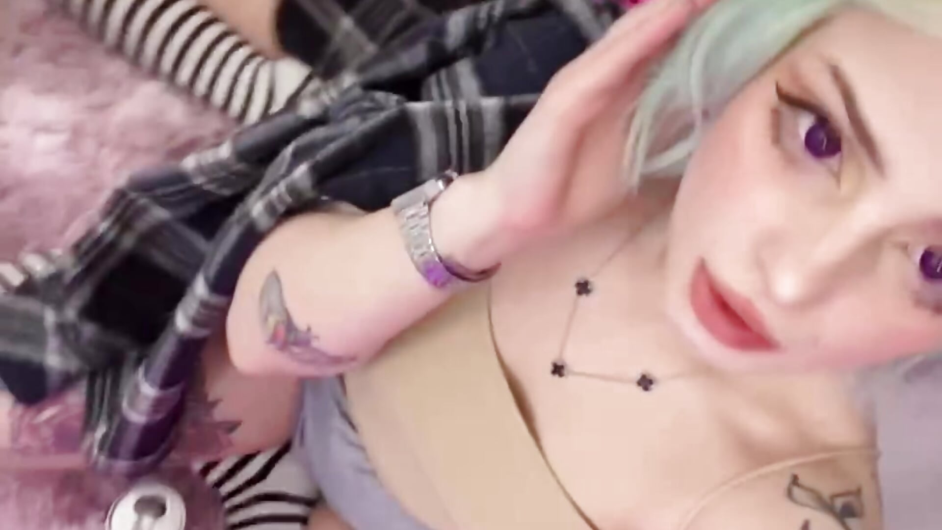 muscle mommy! - video oleh avatarweek kamera model