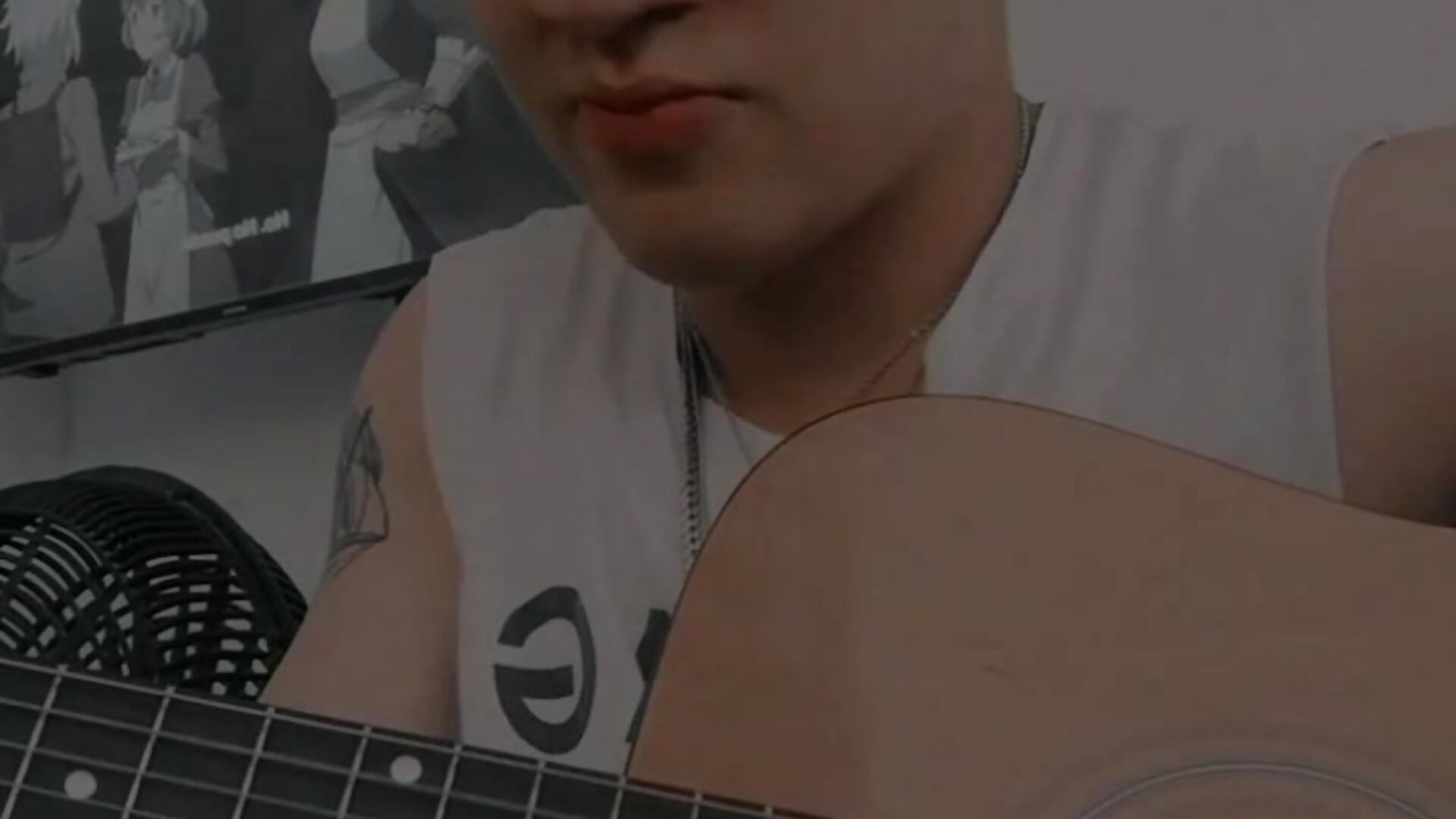 playing guitar - video oleh AAROON_SCOTT kamera model