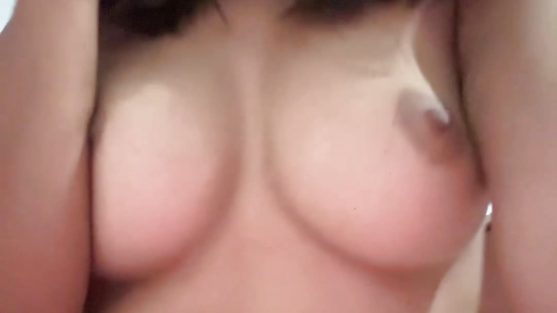 Bienvenidos mis solecitos ❤️ - فيديو من SolMlrena موديل الكام