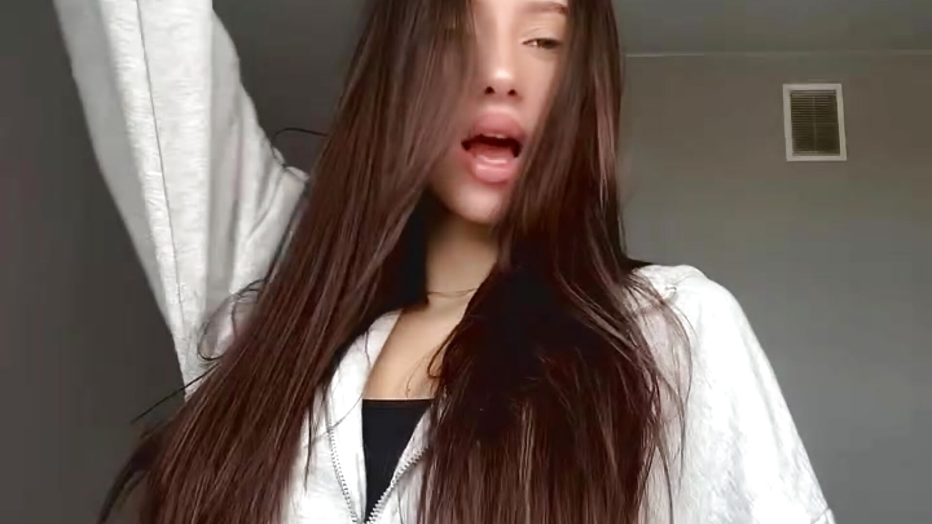 It's me) - فيديو من EvaAlli موديل الكام