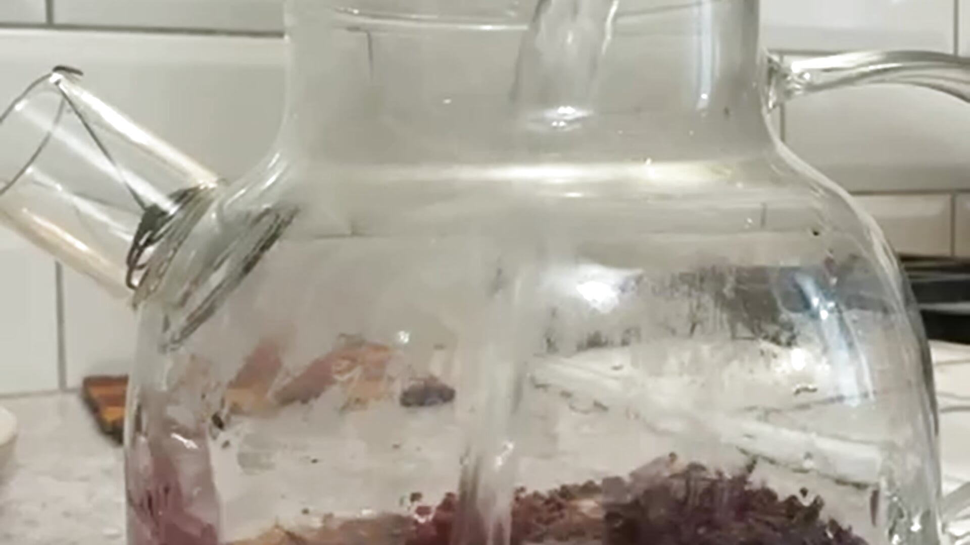 Look how delicious it is, try how beautiful it is – video od webkamerové modelky MiaSparkes