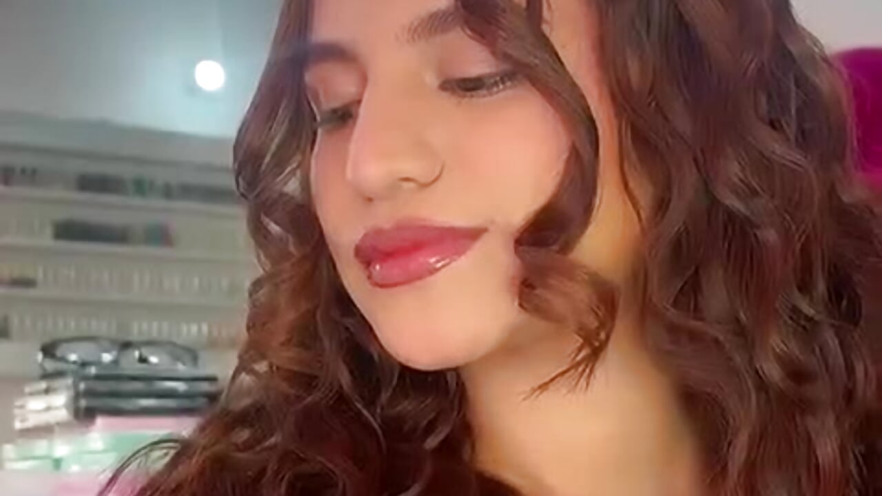 Make-up and hair😍😍. – video af ViankaRose cam-model