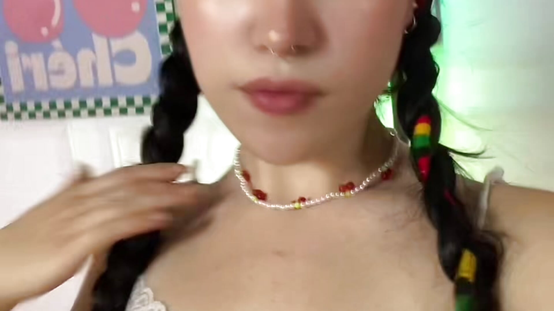 Want me to show you a view that's better than this one? 😍 – video od webkamerové modelky Elie_Conor