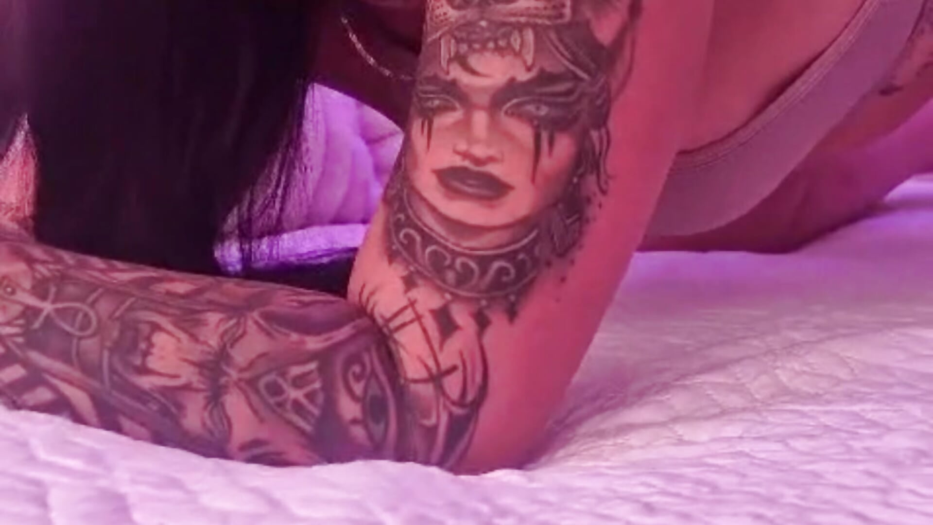 Tatoo Y - video by EmyRossie cam model