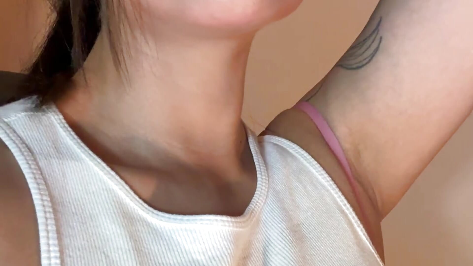 I'm going to spank your face for misbehaving. - Vídeo de alanis_22, modelo de vídeos