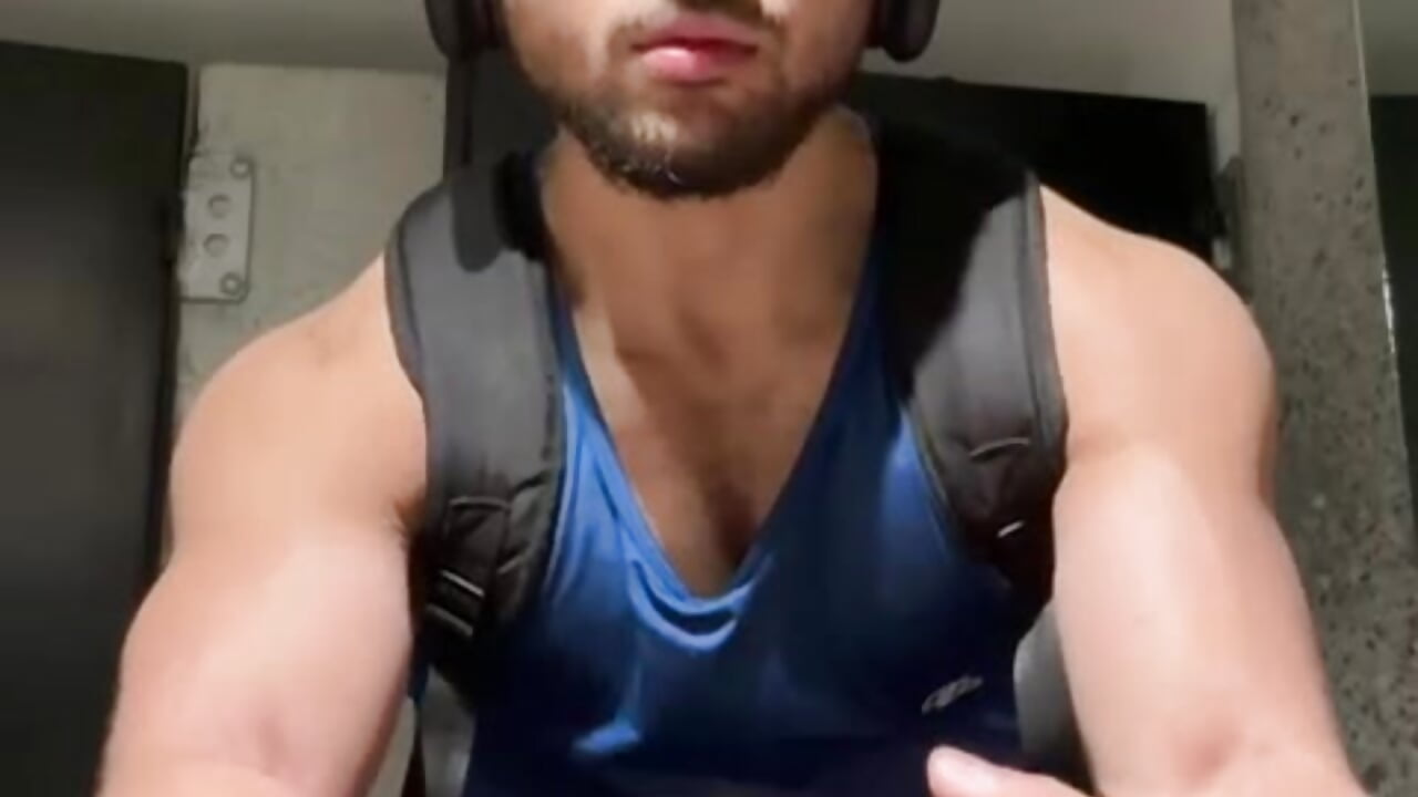 Just posing - video oleh roger_belmont kamera model