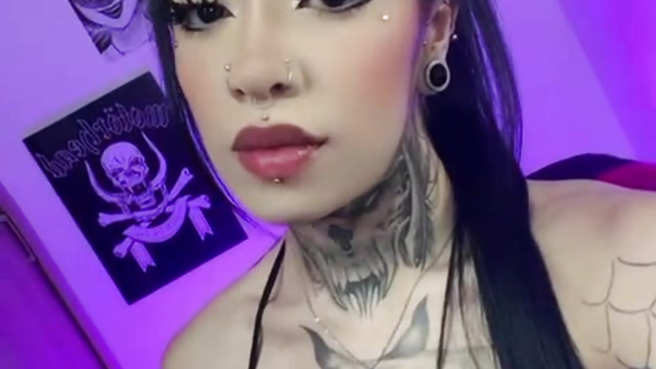 She Spoke in Venom… and I Obeyed 🐍🌲🖤 - video od modelky/modela Beelzebosss