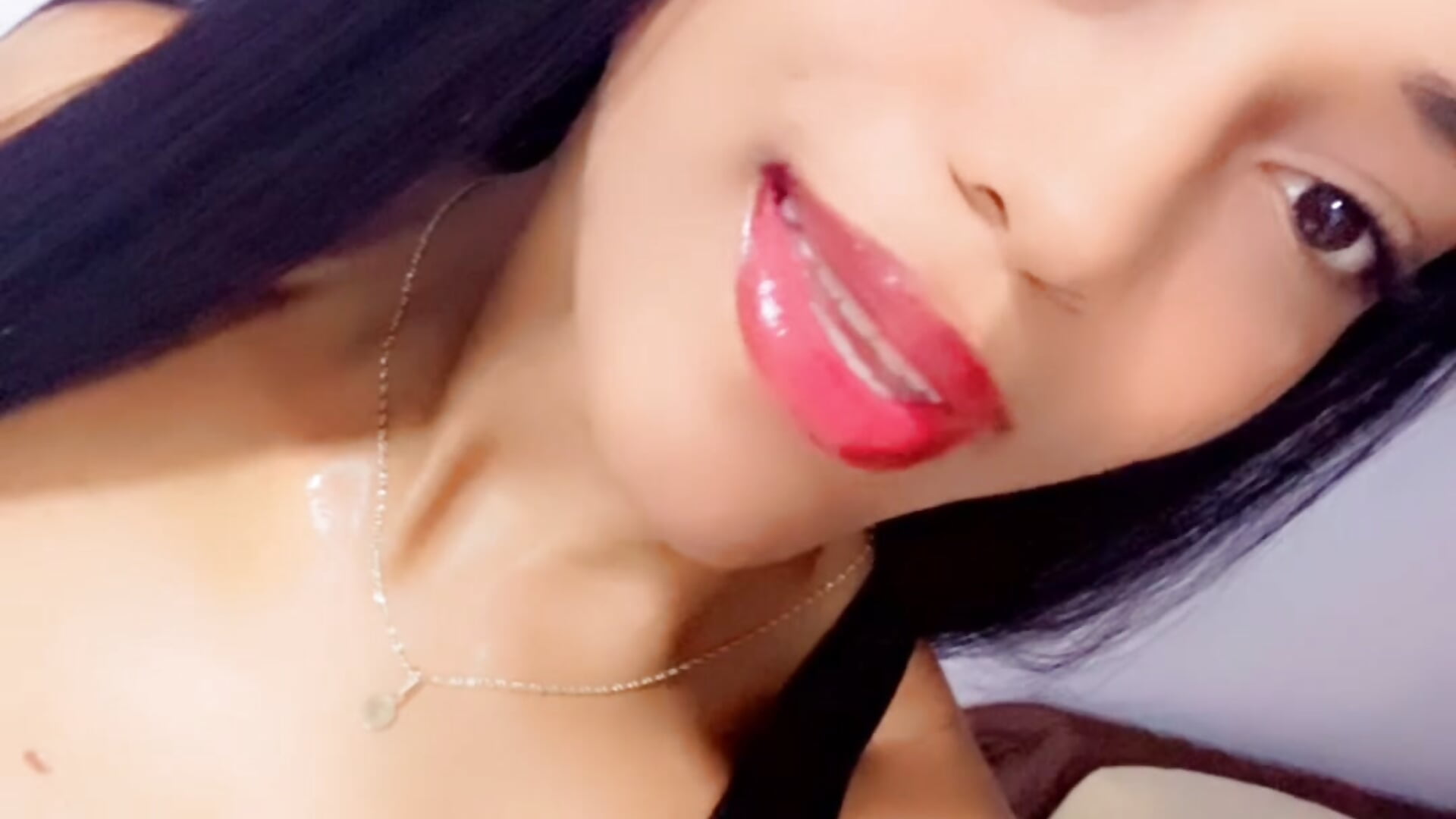 1DD44EB4-14AC-4BE1-8C70-D9702E6AD4BA – video od webkamerové modelky Brunette__Hot_XXX