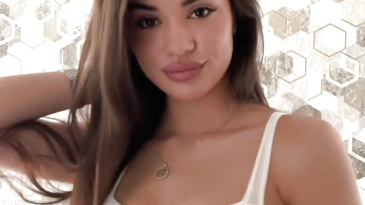 I'm making eyes at you - video by Alisha_Blakee cam model