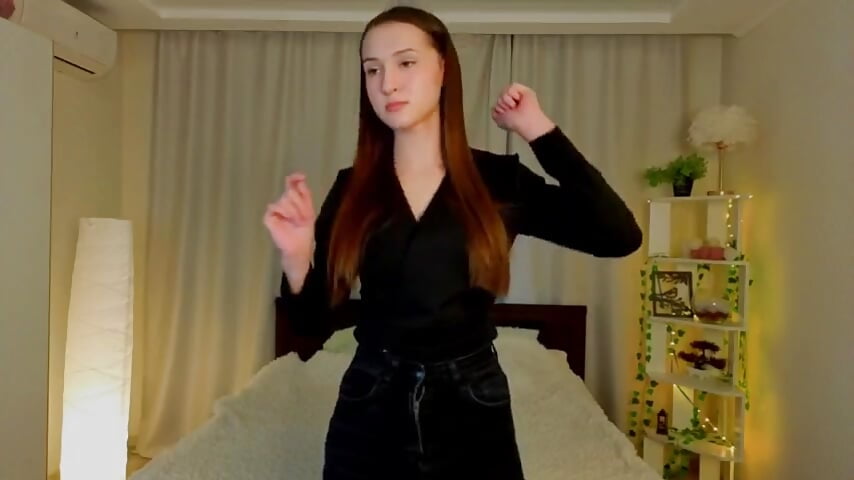 My first dance here!!! - clip cu MellieLaliberte model videochat