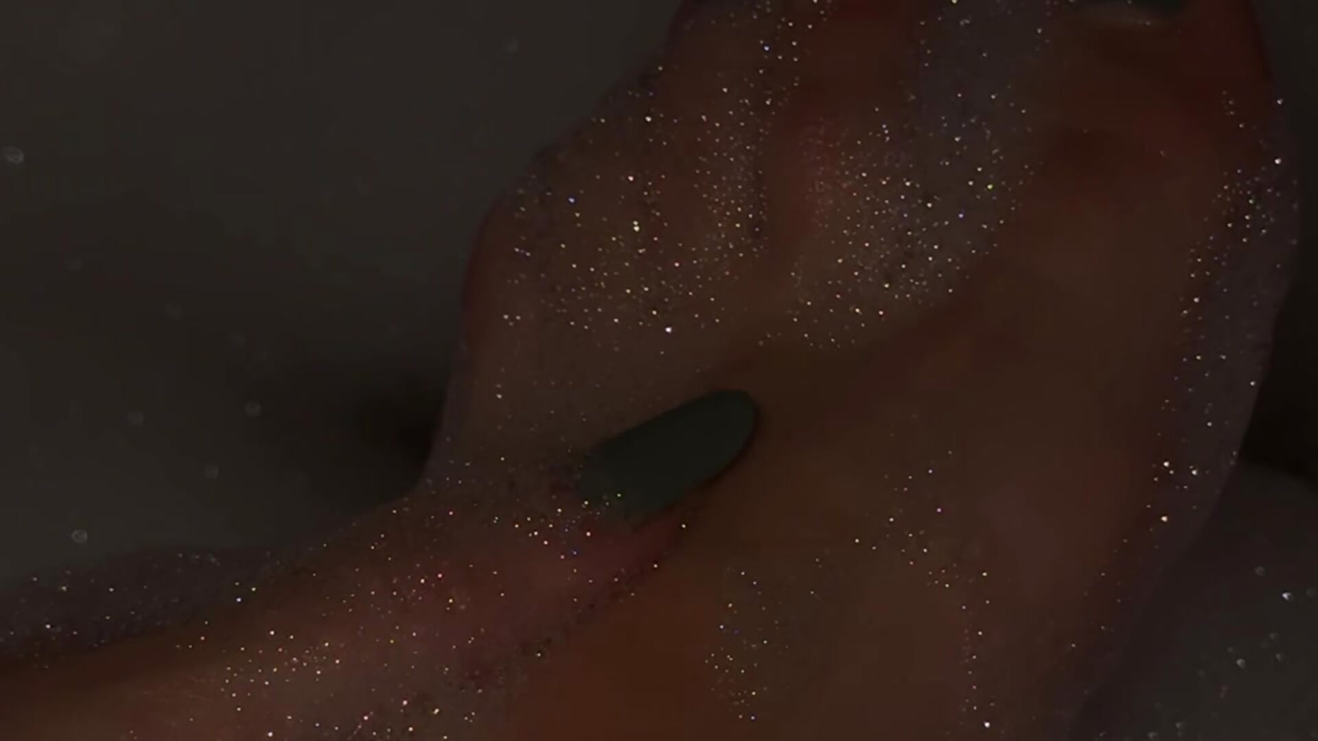 wash my legs - video ReginaRose kameramallilta