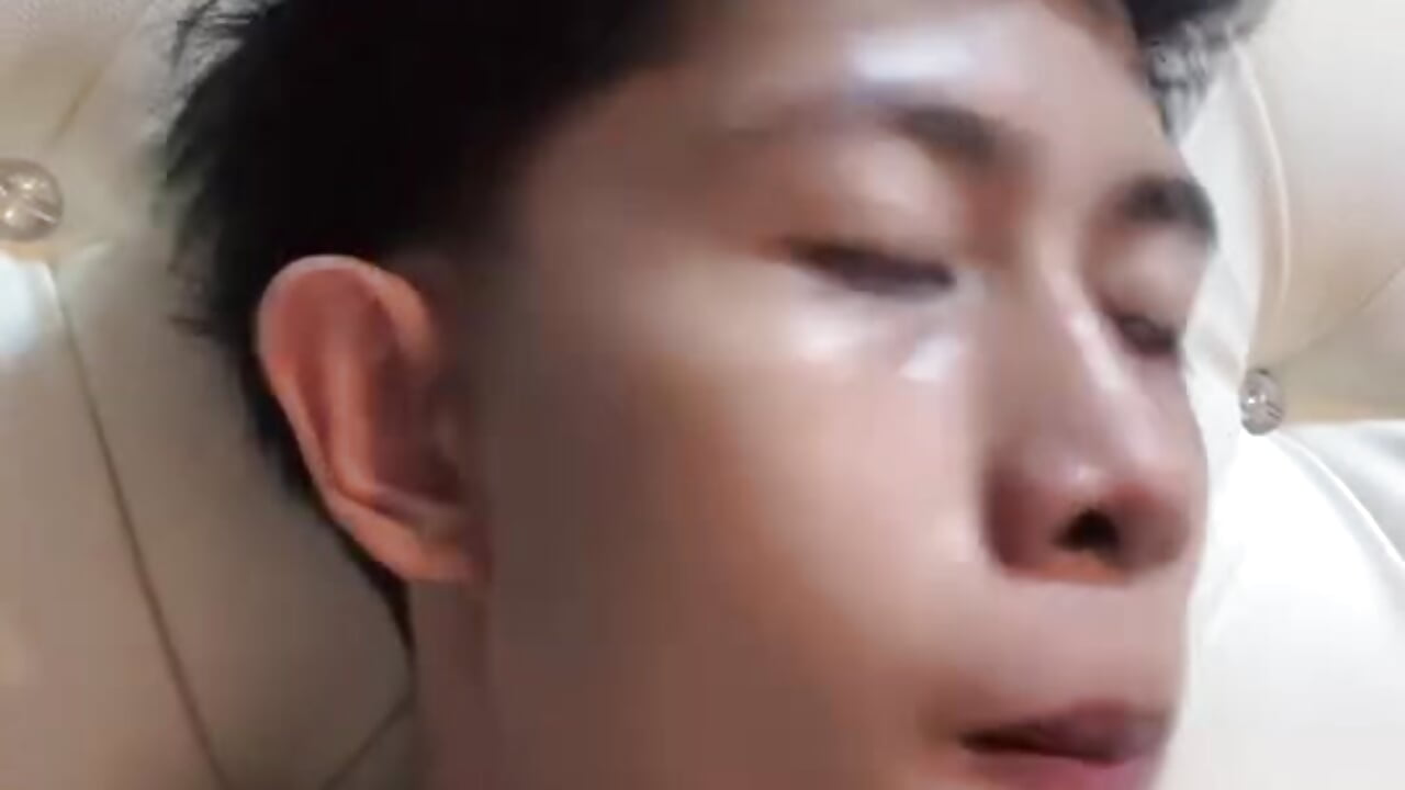 profile-intro-video-1777043514 - vídeo de la modelo de cam roberthugecock