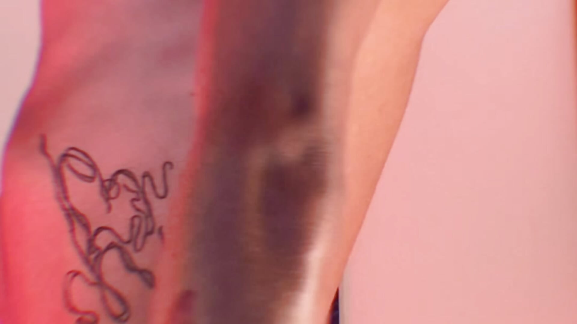 A little sexy dance with oil - video của người mẫu cam Apolo_Prince1