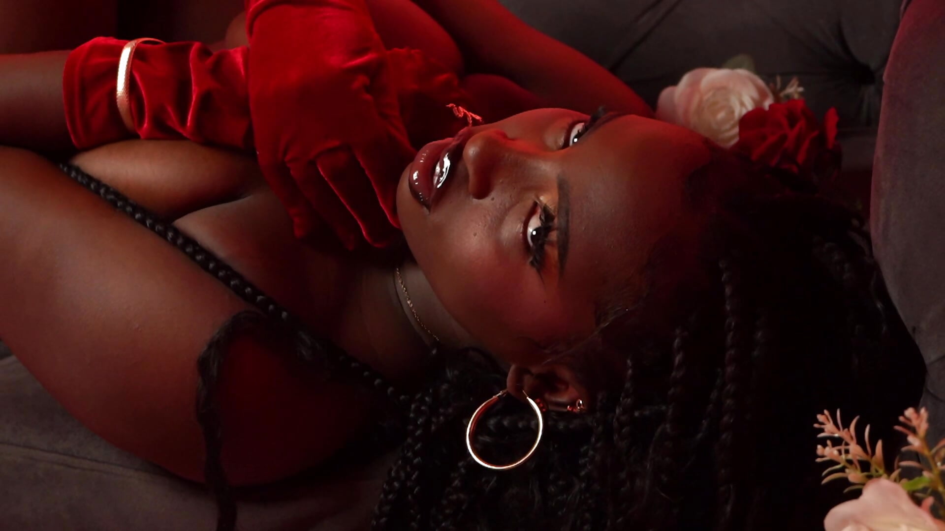 Between red drinks and elegant moments. 🍷🌹 - video by SaharaBailey cam model