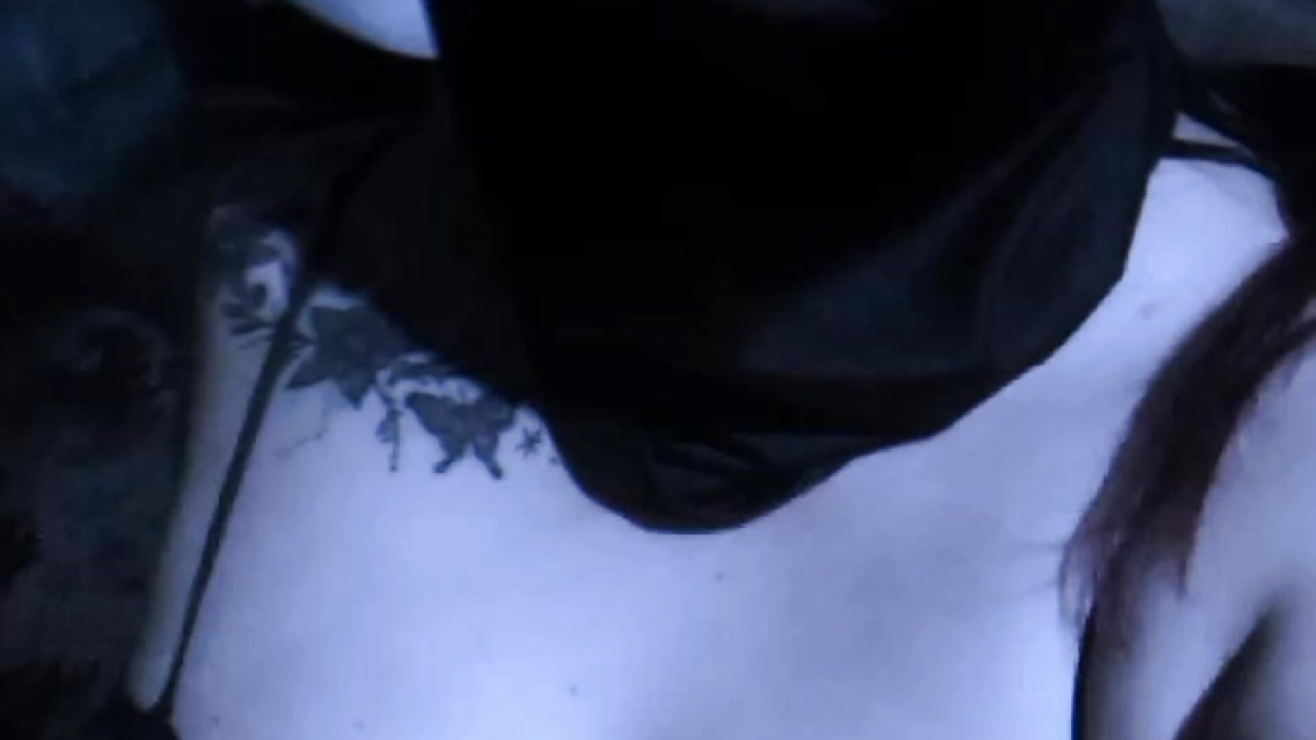 2026-03-31-202557413 - video oleh Canelitamix kamera model